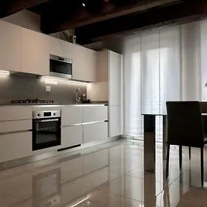 Moderno Affaccio Su Via Mazzini Ferrara